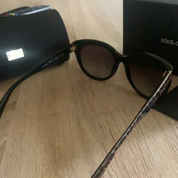 Dolce & Gabbana Sunglasses w/ Case 🕶 - Picture 4 of 5